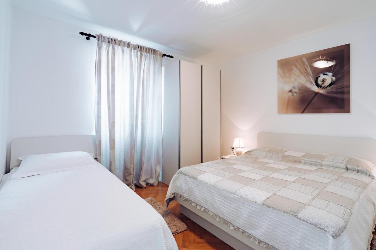 Guest House Sakarun Veli Rat Bagian luar foto
