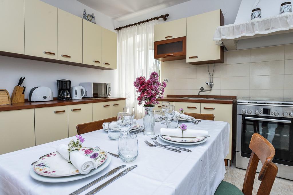 Guest House Sakarun Veli Rat Bagian luar foto