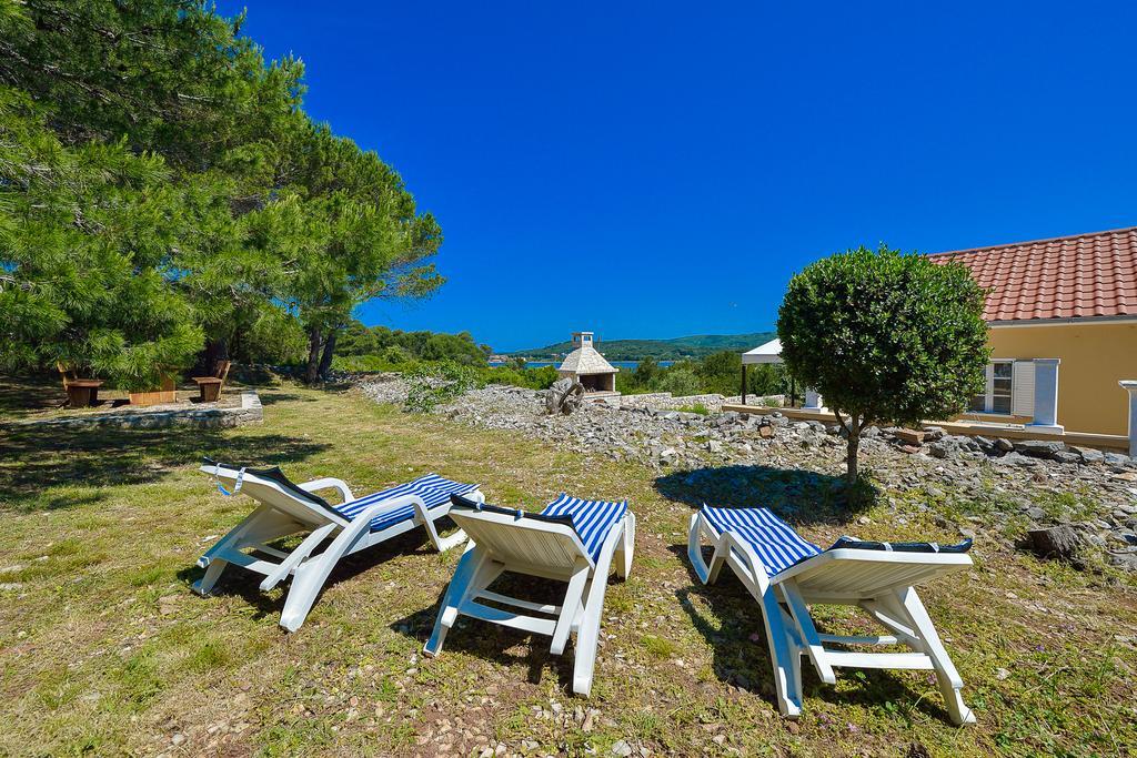 Guest House Sakarun Veli Rat Bagian luar foto
